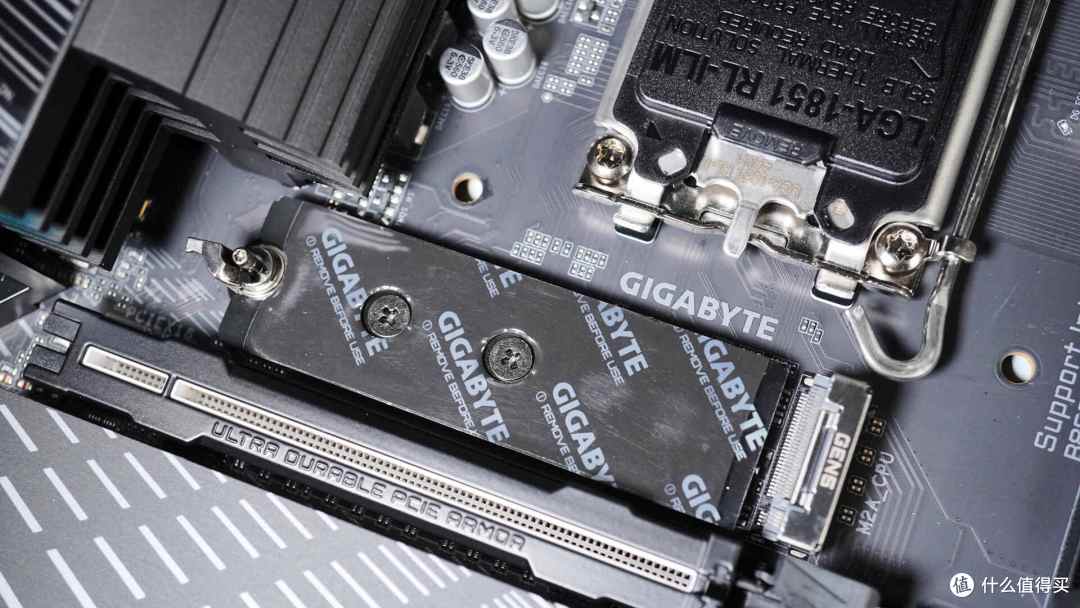 开箱技嘉电竞雕B860M AORUS PRO WIFI7板U套