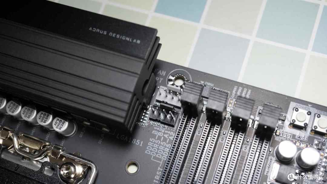 开箱技嘉电竞雕B860M AORUS PRO WIFI7板U套