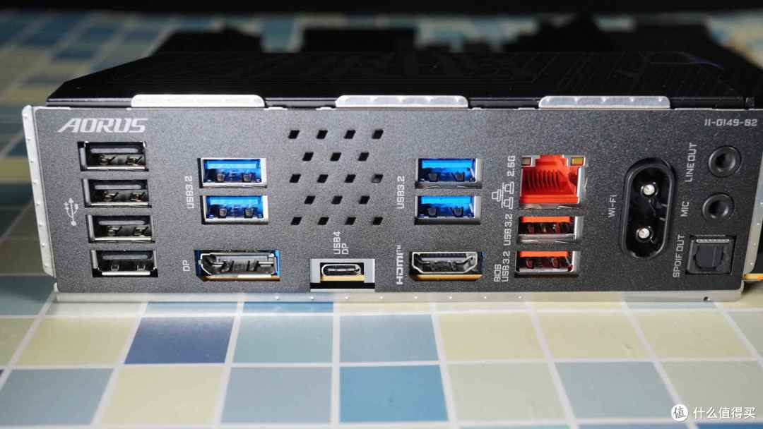 开箱技嘉电竞雕B860M AORUS PRO WIFI7板U套