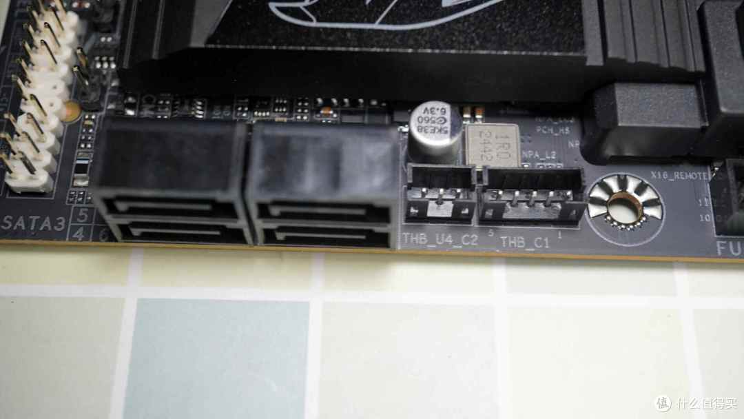 开箱技嘉电竞雕B860M AORUS PRO WIFI7板U套