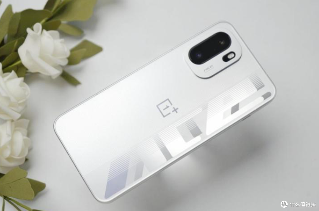 一加杀疯了！7800mAh+骁龙8至尊版，IP69K防水旗舰竟跌至2339元！