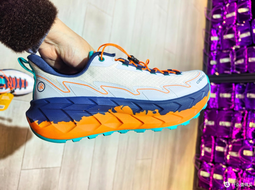 必迈陆巡落日橙跑鞋!颜值与实力双在线的冬日战鞋🏃🏻