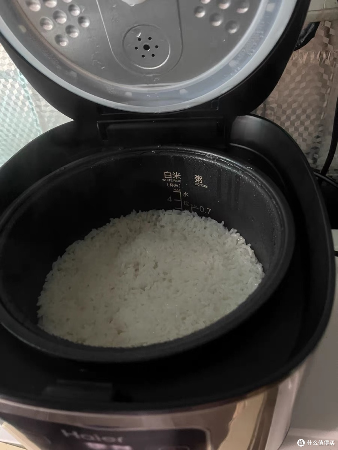 海尔3升电饭煲:适合小家庭,让米饭更香!