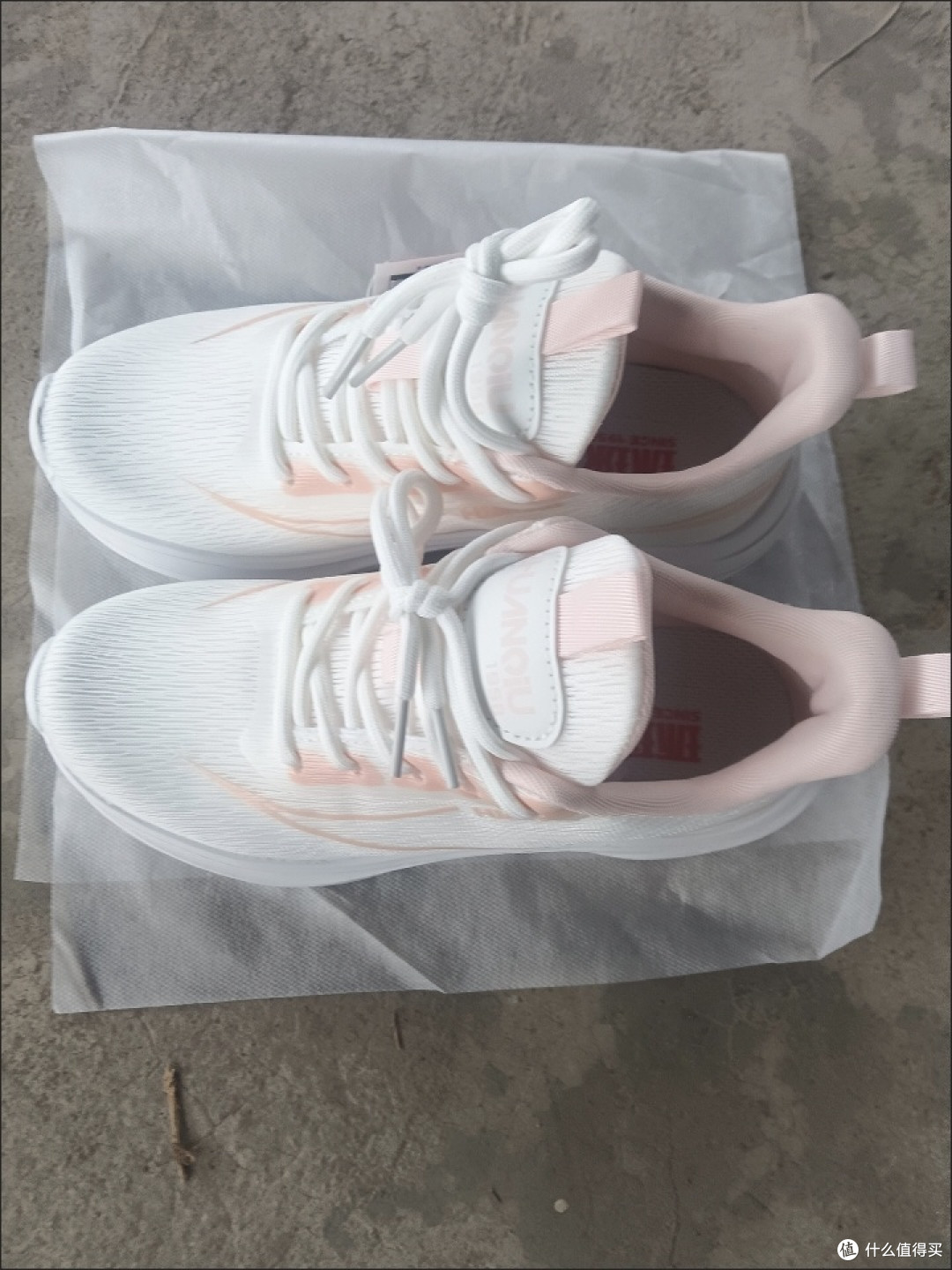 环球飞织跑步鞋，颜值百搭还超轻软