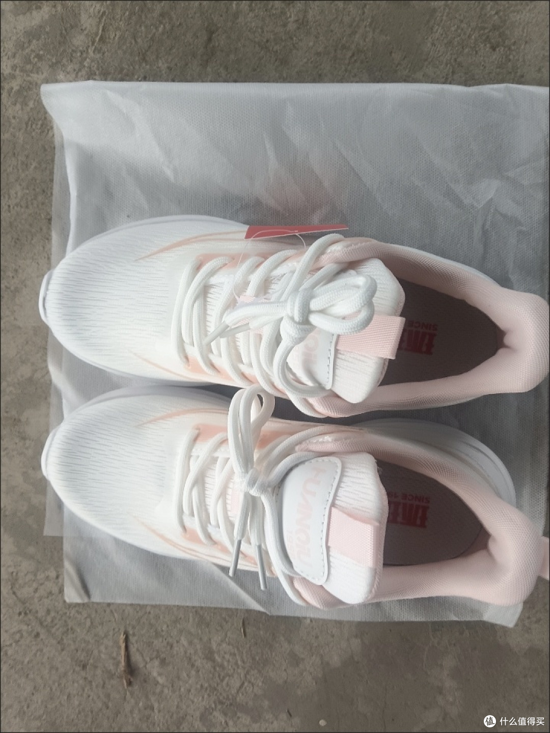 环球飞织跑步鞋，颜值百搭还超轻软