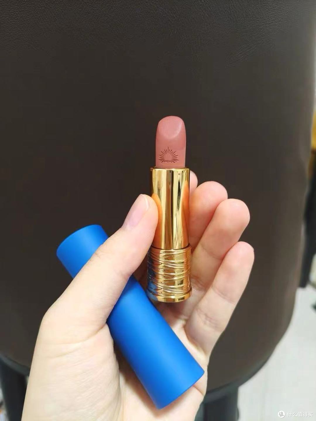 云南白药采之汲红花唇膏:当滋润与哑光相拥,豆沙色藏尽温柔底气