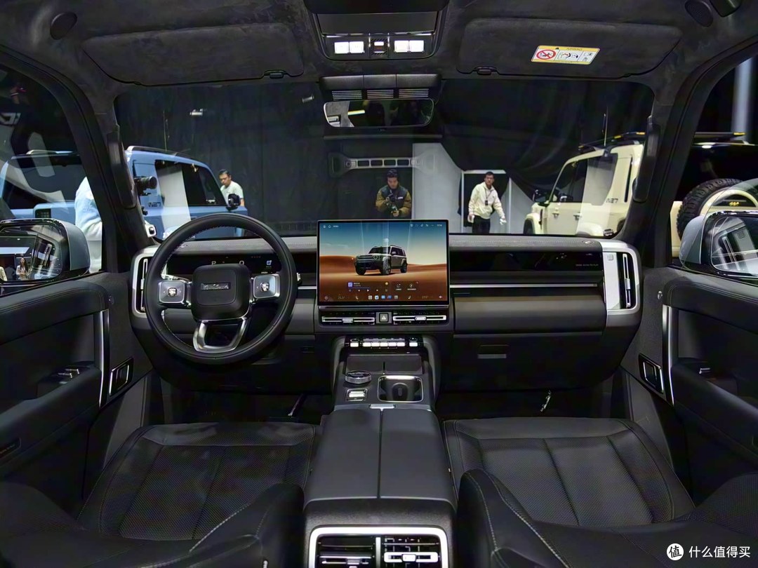 邂逅iCAR V27:这台20万起的“方盒子”,能装下你的诗和远方吗?