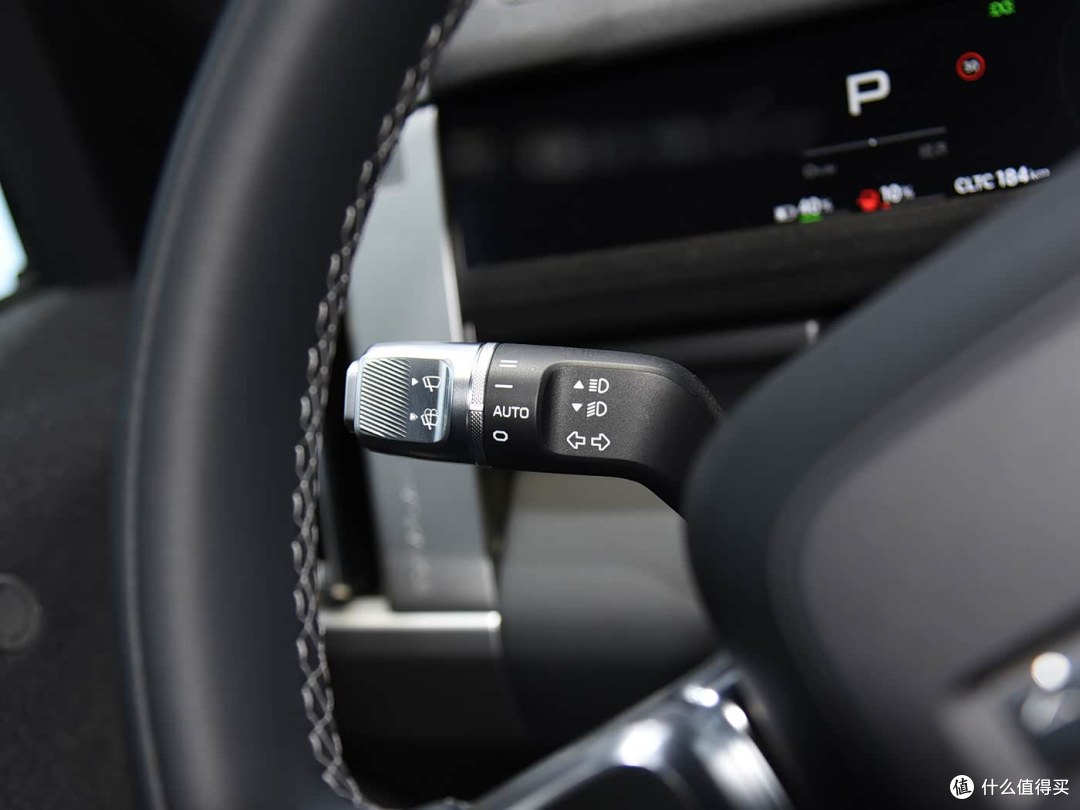 邂逅iCAR V27:这台20万起的“方盒子”,能装下你的诗和远方吗?