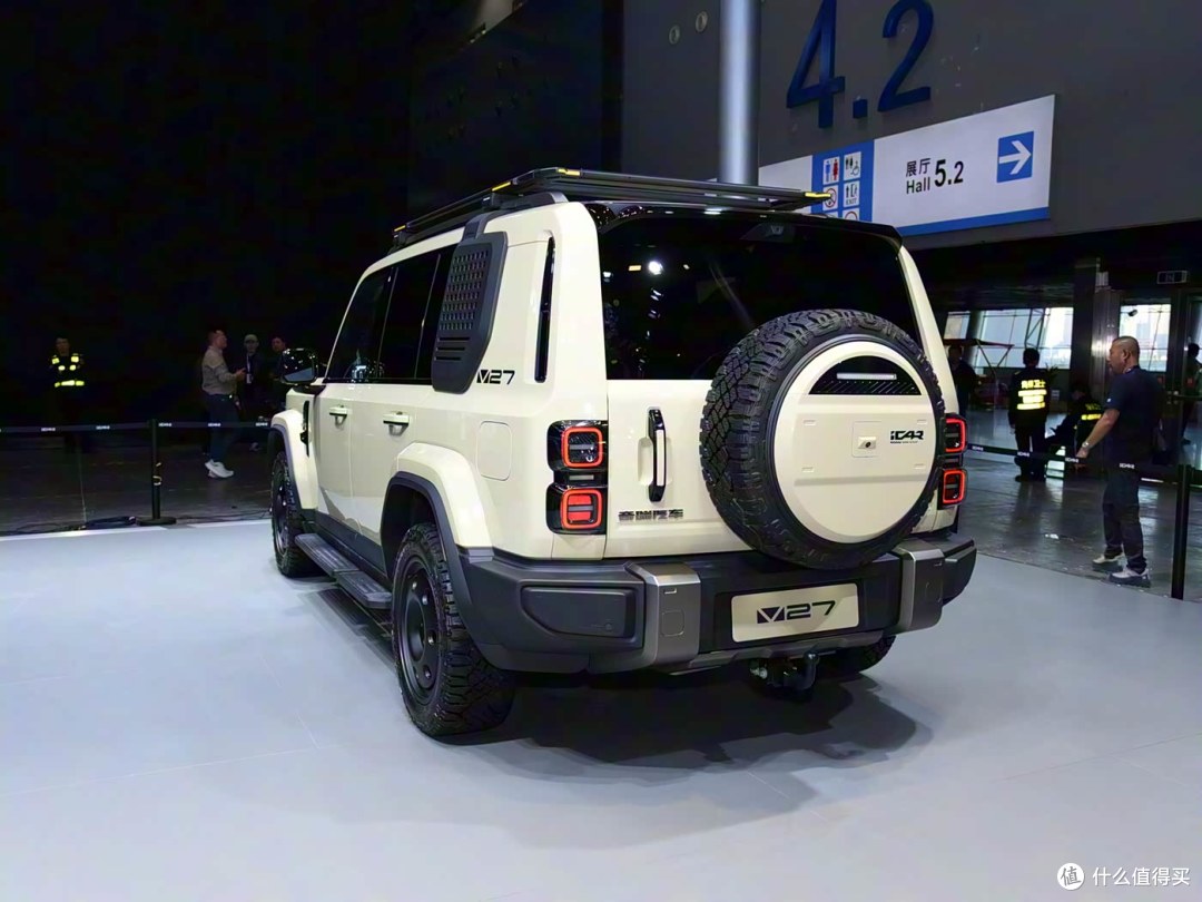 邂逅iCAR V27:这台20万起的“方盒子”,能装下你的诗和远方吗?