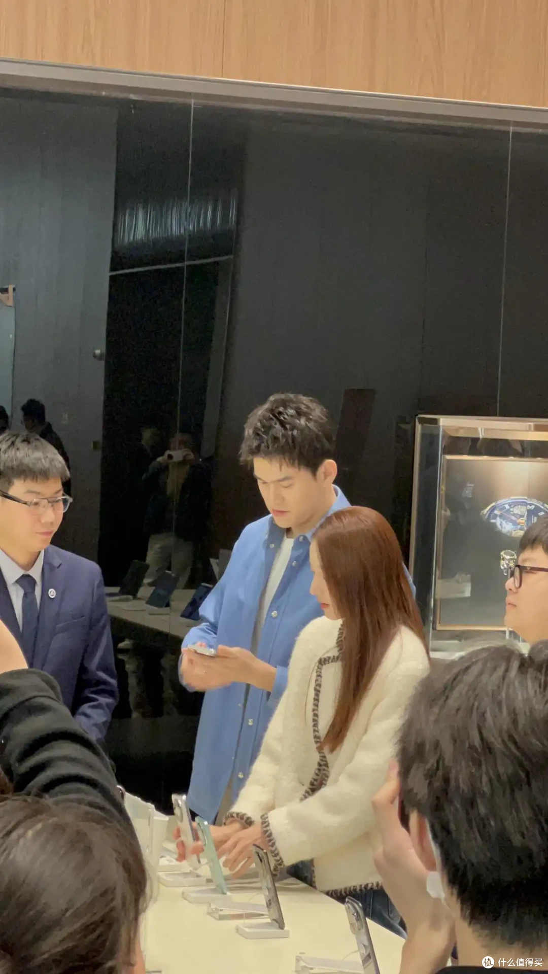 华为Mate 80系列首销火爆开局:高端旗舰市场的“年末王牌”来了