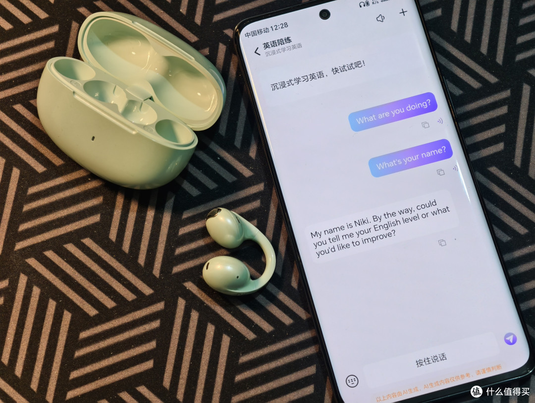 iKF月影：耳朵上的“AI翻译官”，随身携带的“私人音乐厅”。