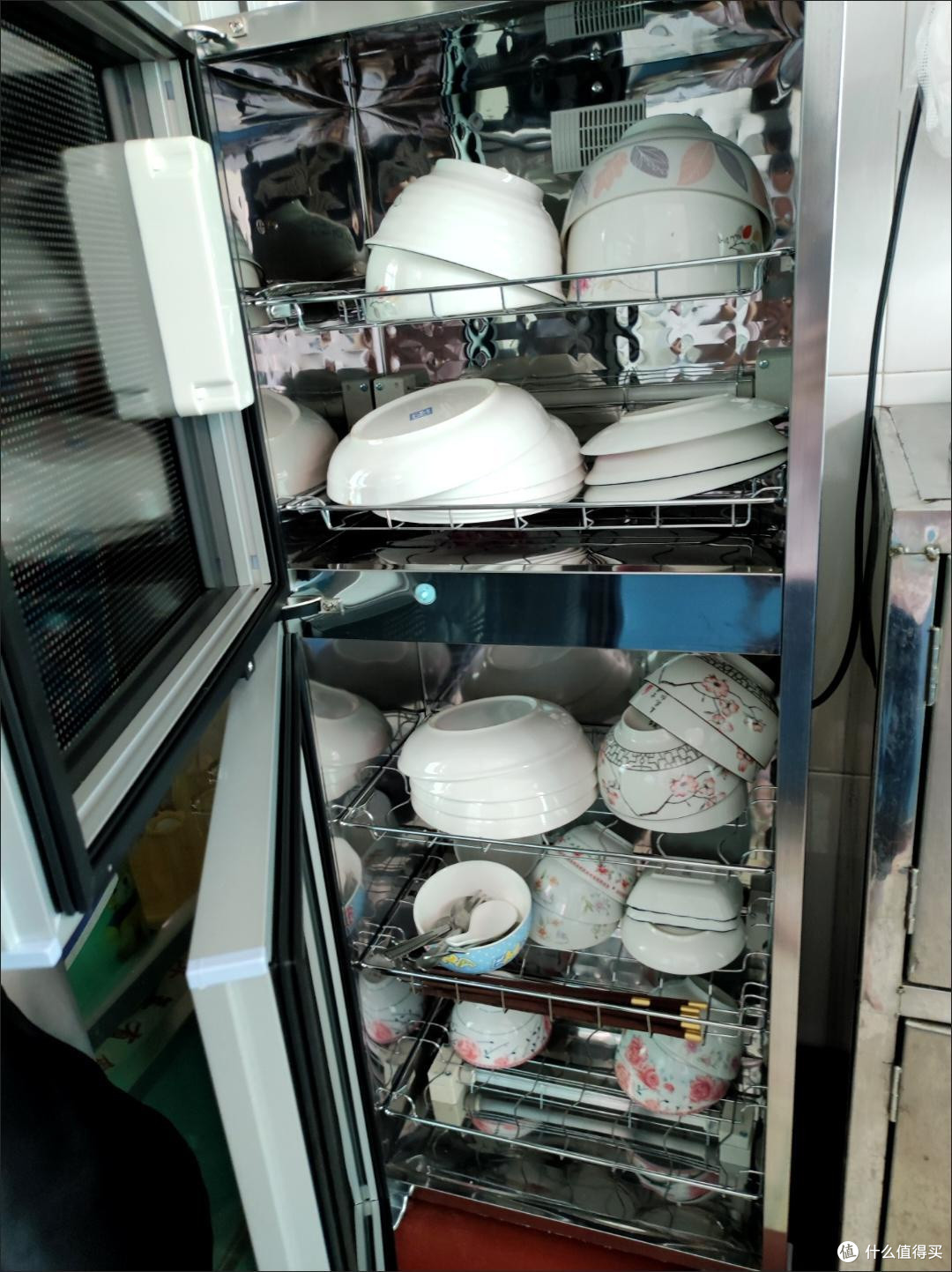 小巧容量大,消毒效果佳