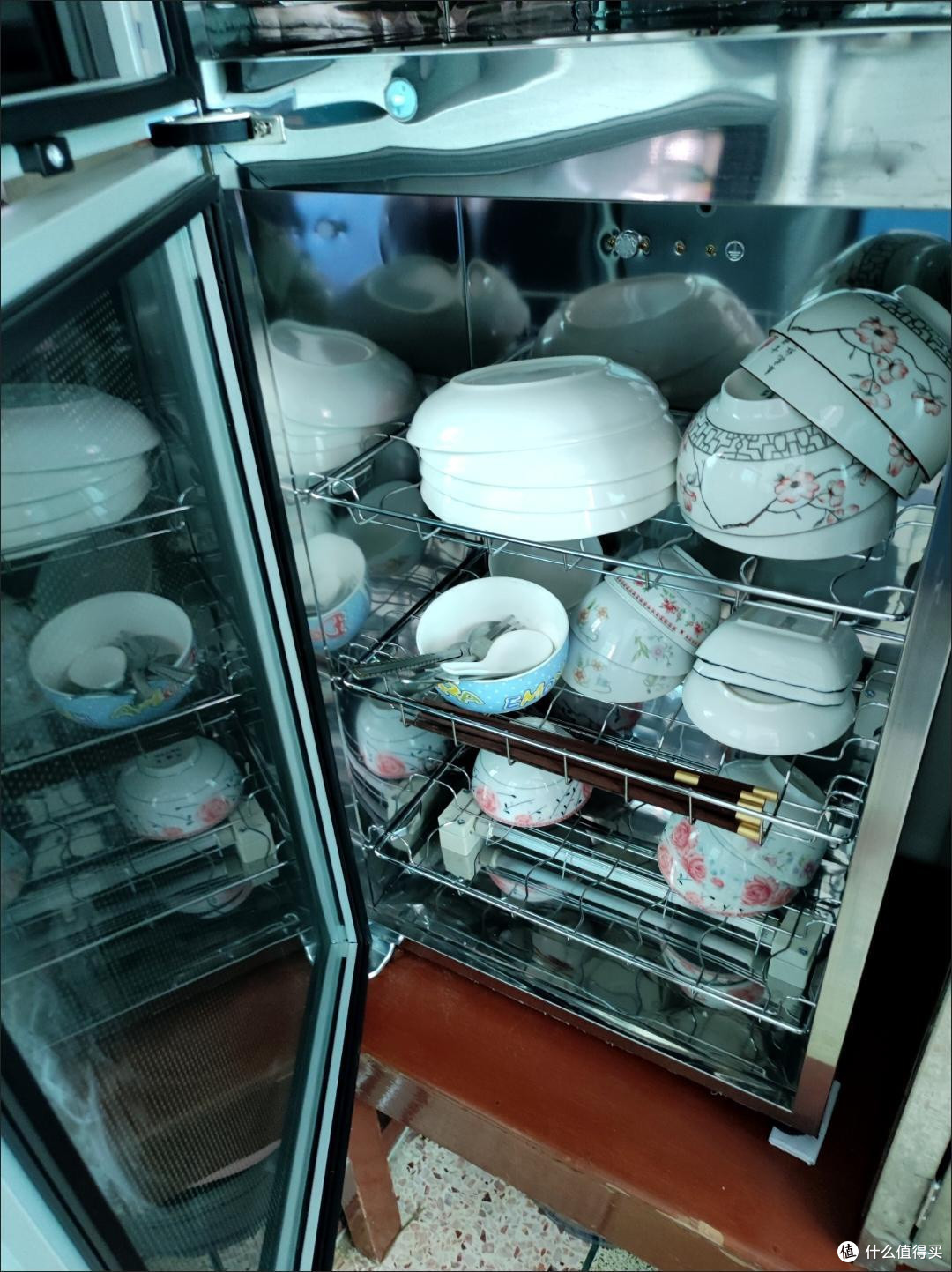 小巧容量大,消毒效果佳