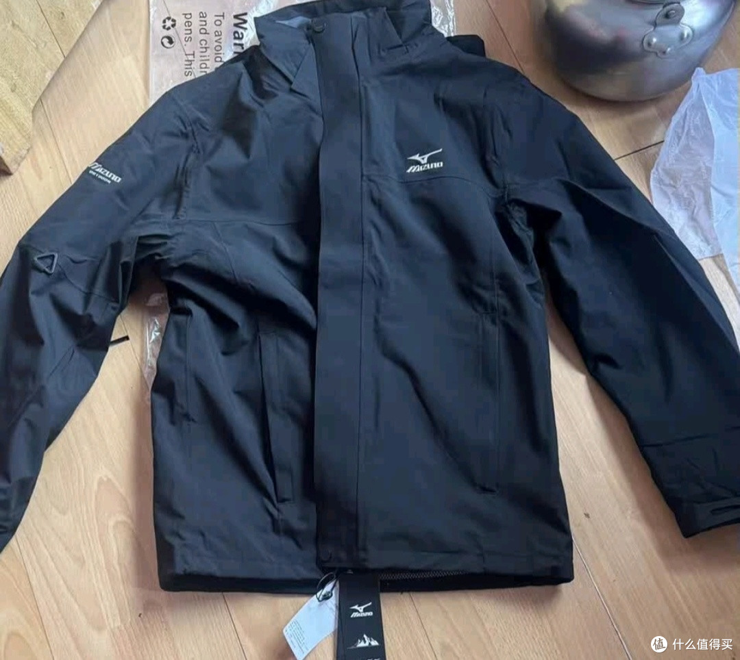 美津浓三合一冲锋衣：多功能防护