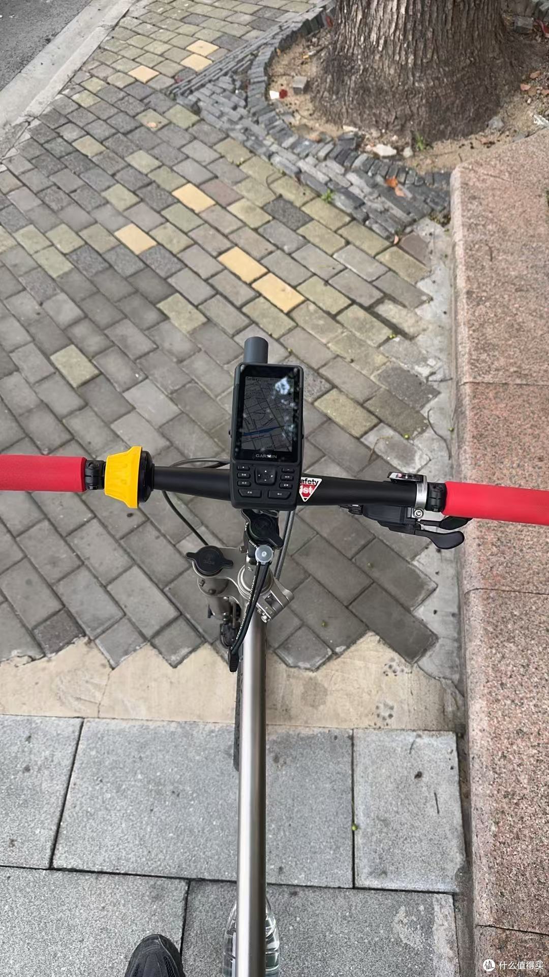 有个朋友，花了5000多买了个GPS，值吗？我是觉着贵！