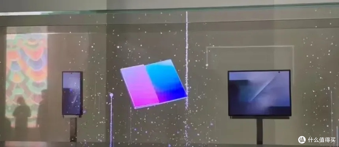 三星最贵手机来了！Galaxy Z Trifold三折叠下月发