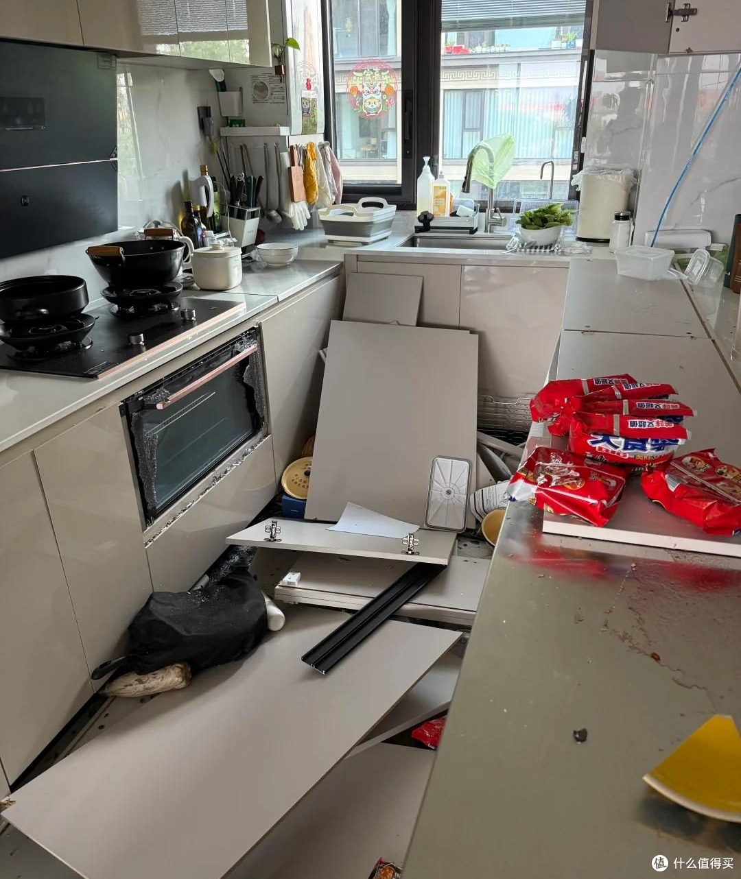 家里再进行装修,厨房绝不装吊柜!这些设计做到美观、收纳两不误