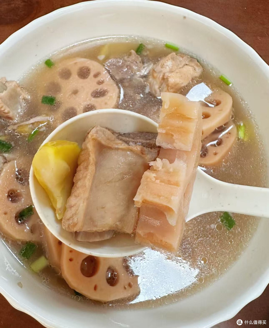 秋冬暖到骨子里!这碗莲藕骨头汤喝着太熨帖