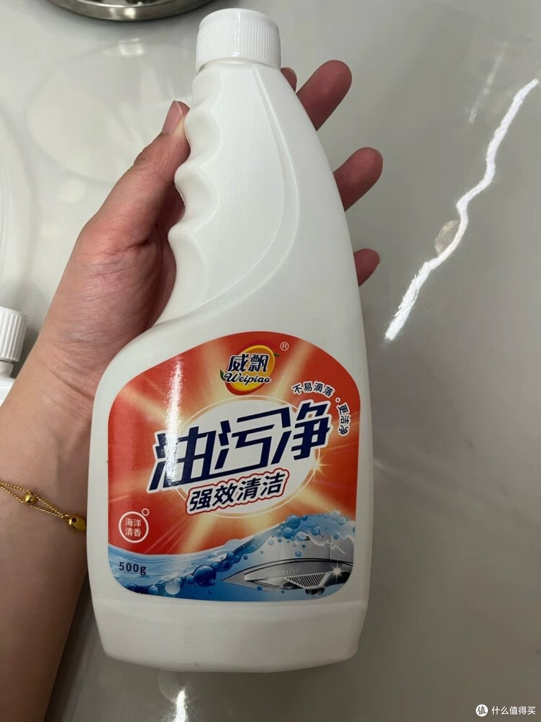 威飘油污净:温和配方清洁厨房
