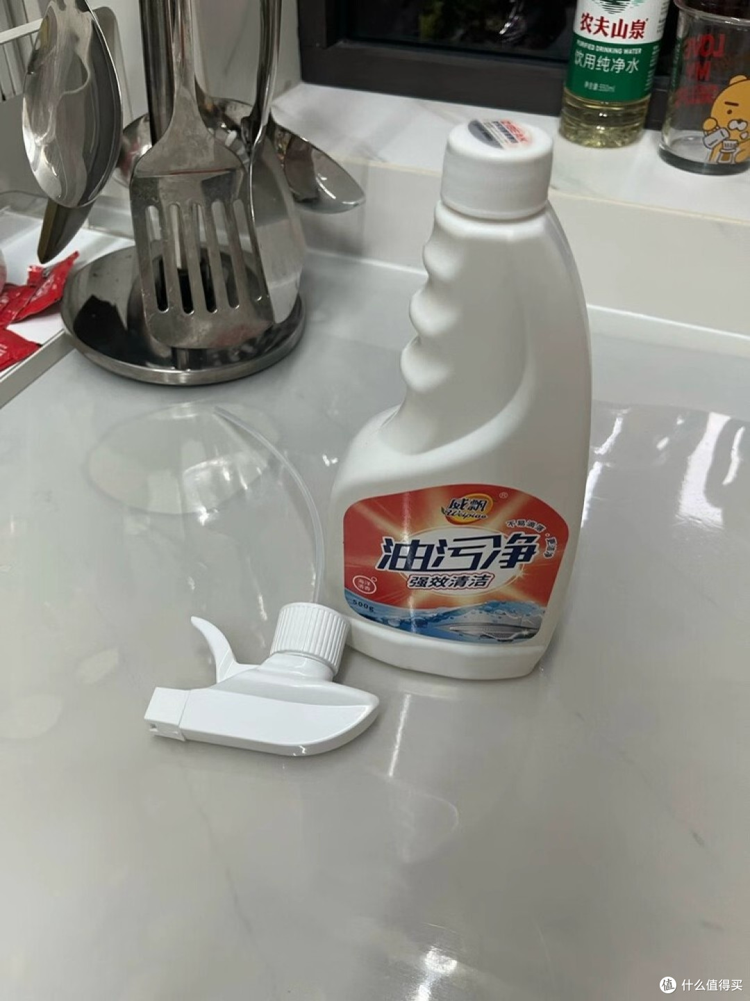 威飘油污净:温和配方清洁厨房