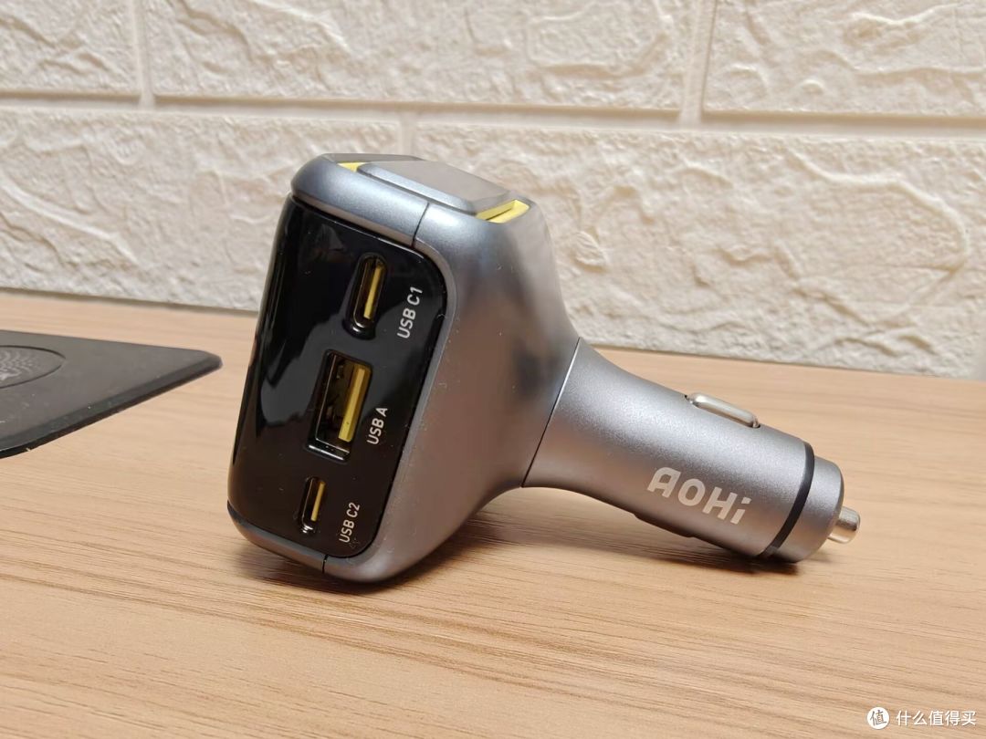 长途自驾怕没电?奥海智能车充三口同充 + 140W 秒速回血