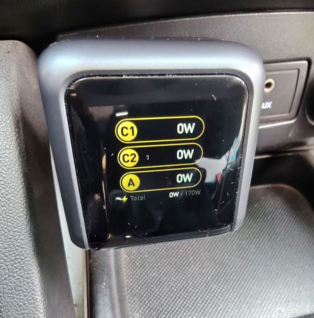 长途自驾怕没电?奥海智能车充三口同充 + 140W 秒速回血