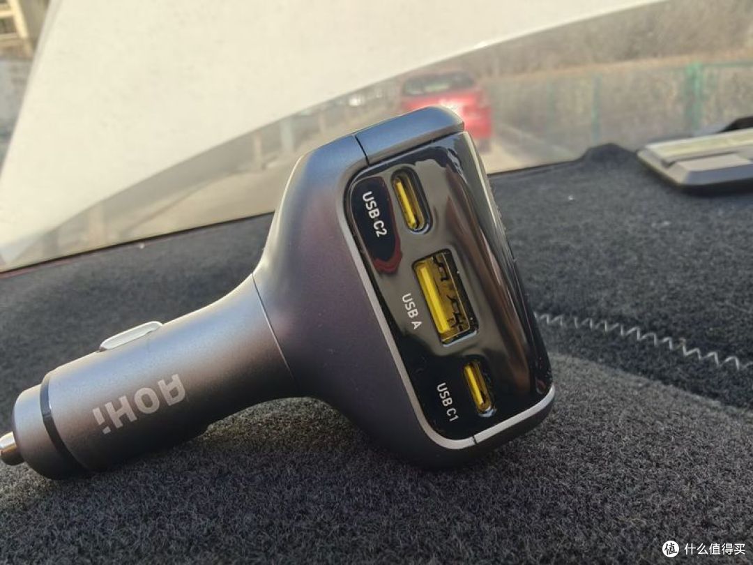 长途自驾怕没电?奥海智能车充三口同充 + 140W 秒速回血