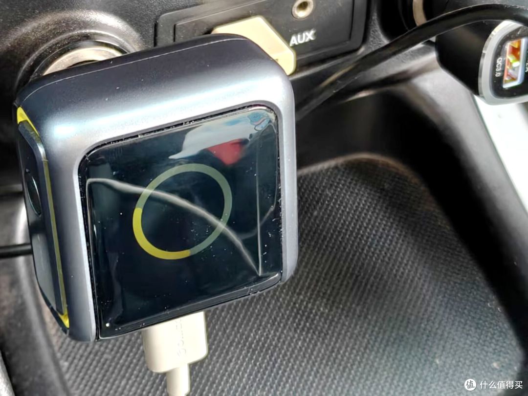 长途自驾怕没电?奥海智能车充三口同充 + 140W 秒速回血
