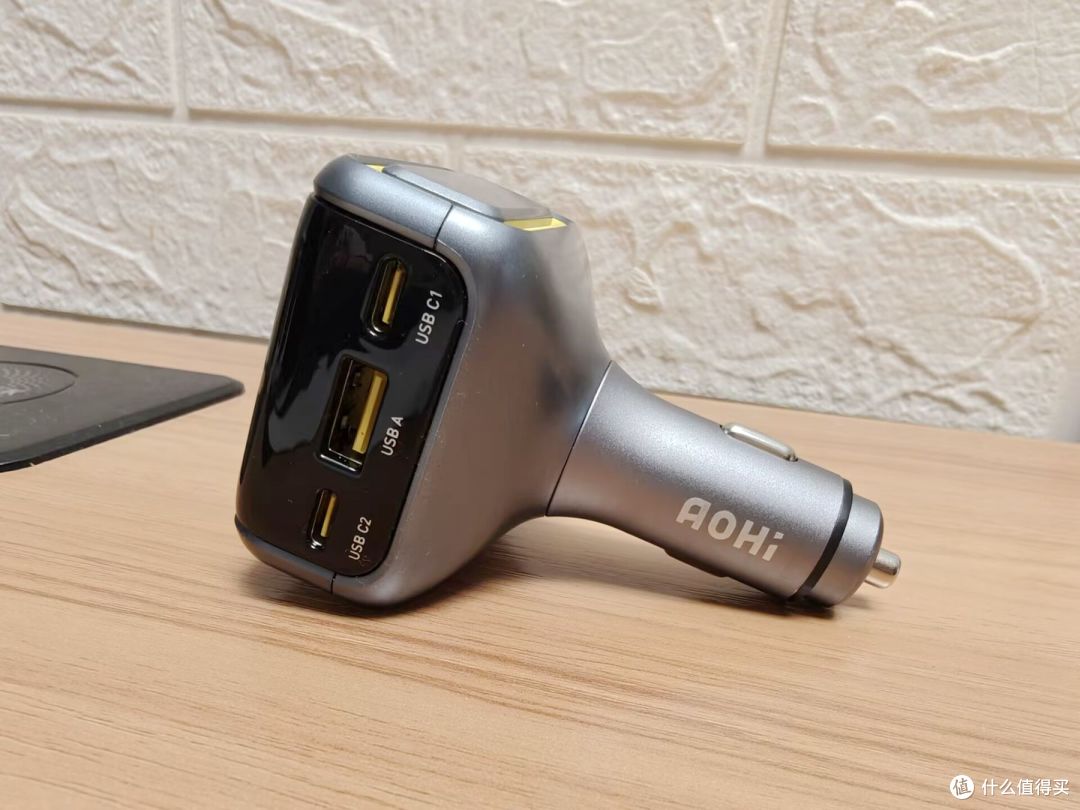 长途自驾怕没电?奥海智能车充三口同充 + 140W 秒速回血