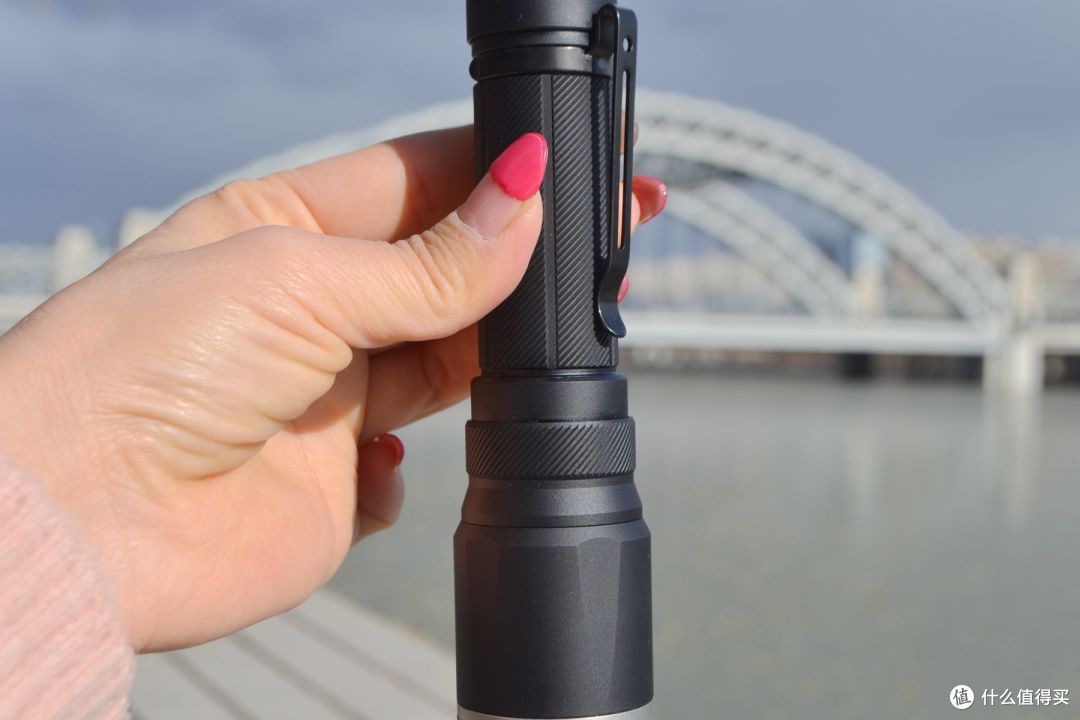 续航拉胯、照不远?Fenix TK21R高亮小手电,把手电痛点全解决