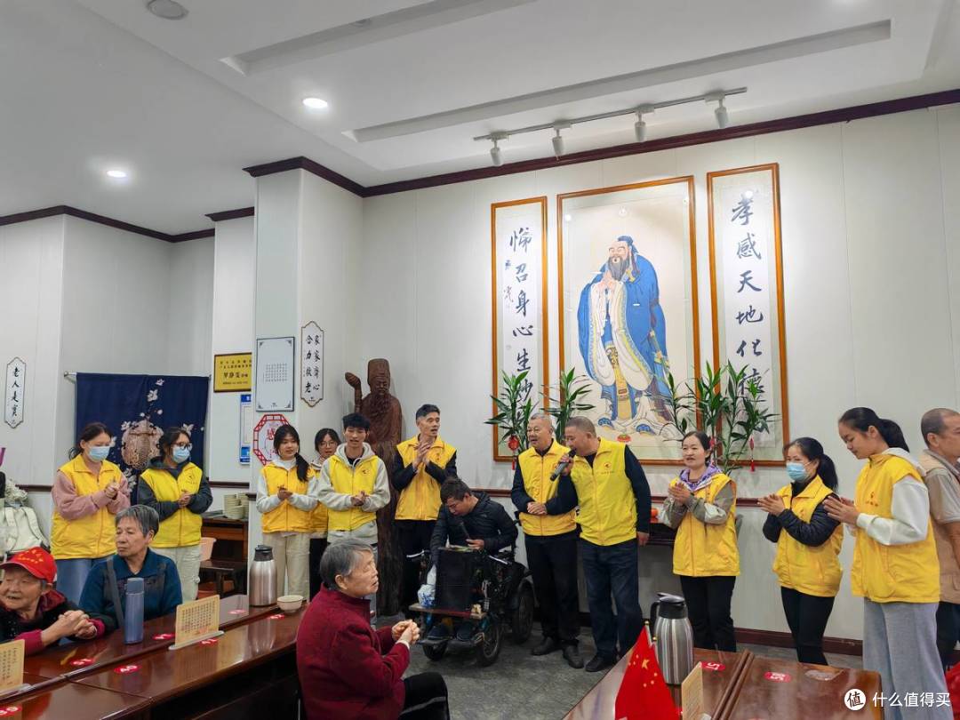 广东惠州:冬日暖情伴夕阳 红棉公益送关怀
