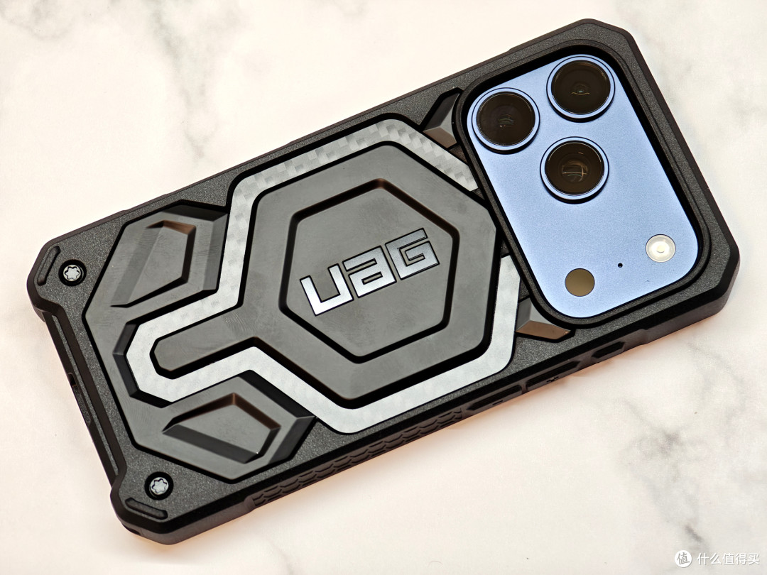 告别脆皮焦虑!UAG碳纤维手机壳,iPhone 17Pro的硬核防护铠甲