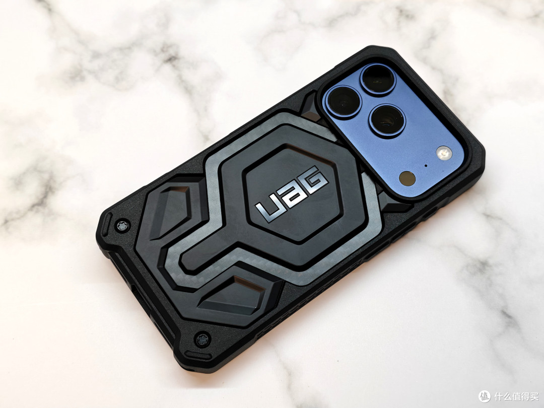 告别脆皮焦虑!UAG碳纤维手机壳,iPhone 17Pro的硬核防护铠甲