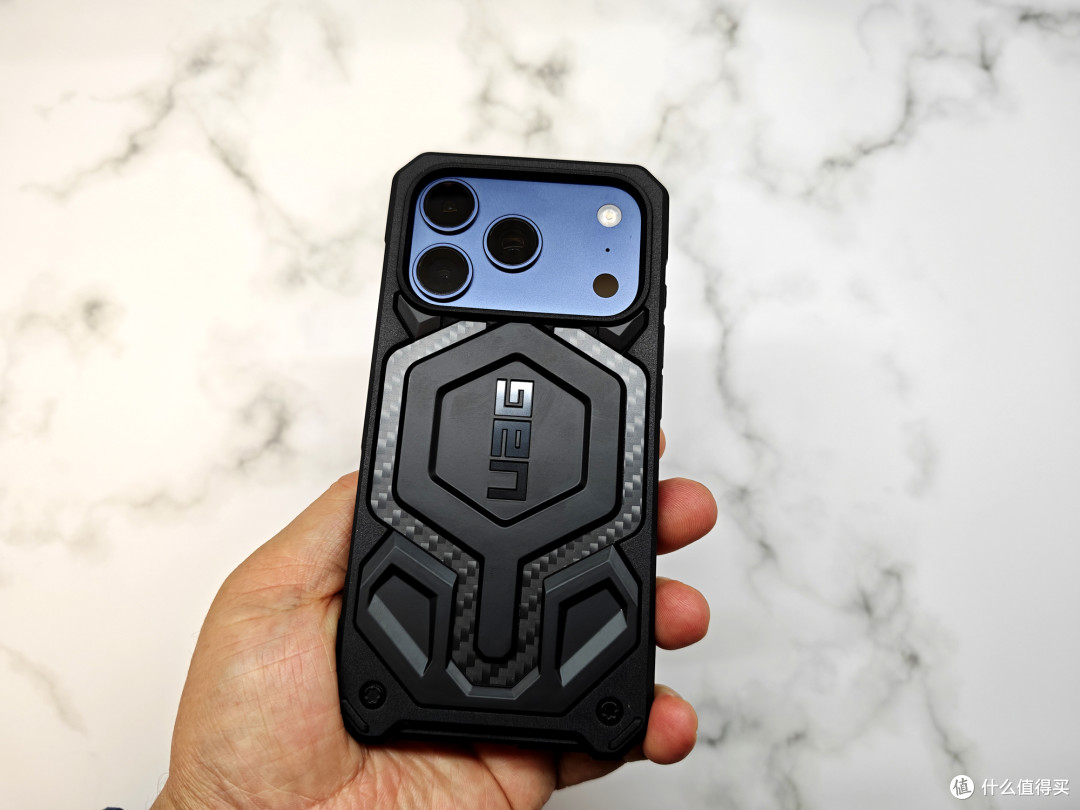 告别脆皮焦虑!UAG碳纤维手机壳,iPhone 17Pro的硬核防护铠甲