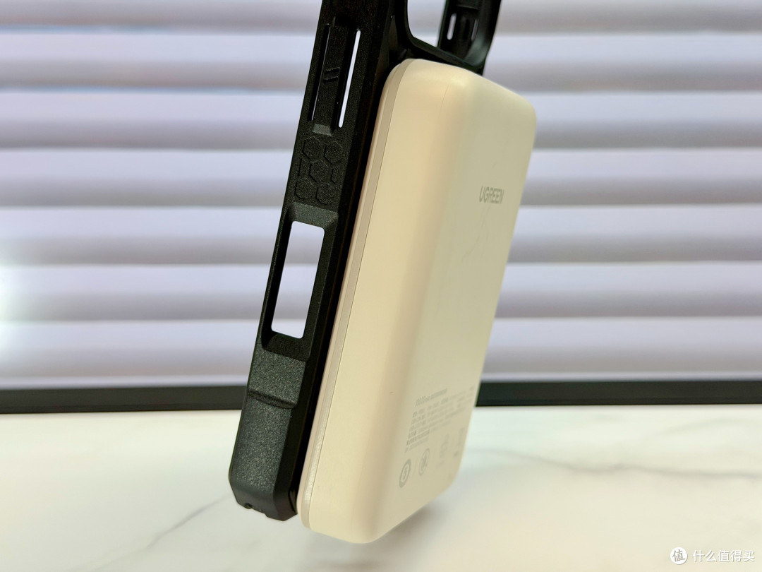告别脆皮焦虑!UAG碳纤维手机壳,iPhone 17Pro的硬核防护铠甲