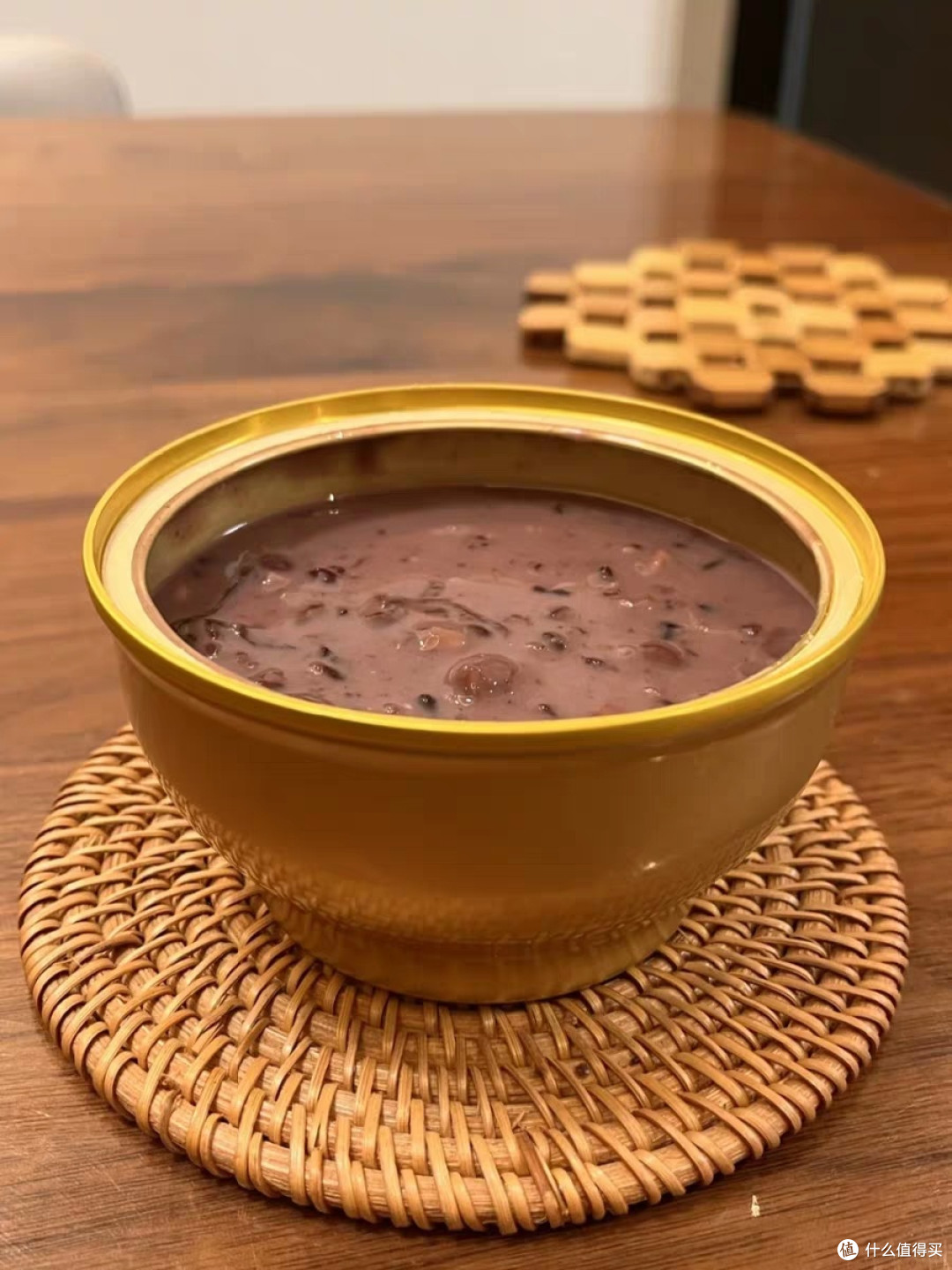 黑米牛奶燕窝粥与红豆银耳羹,高效生活的能量密码