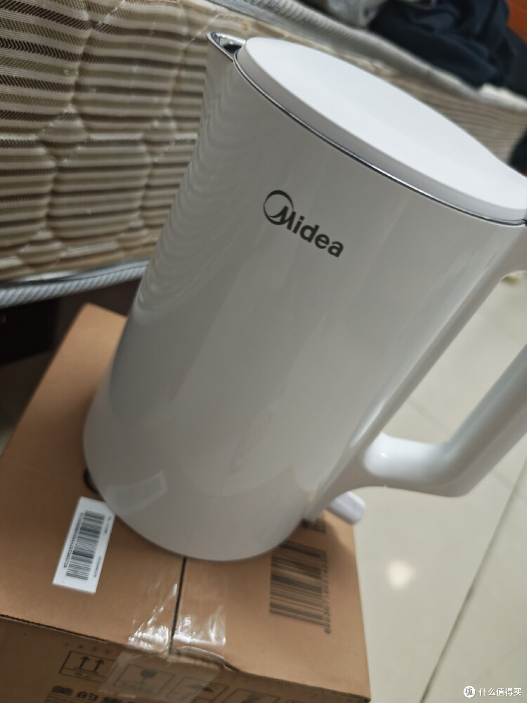 美的白水壶：冬日里的暖水锚点