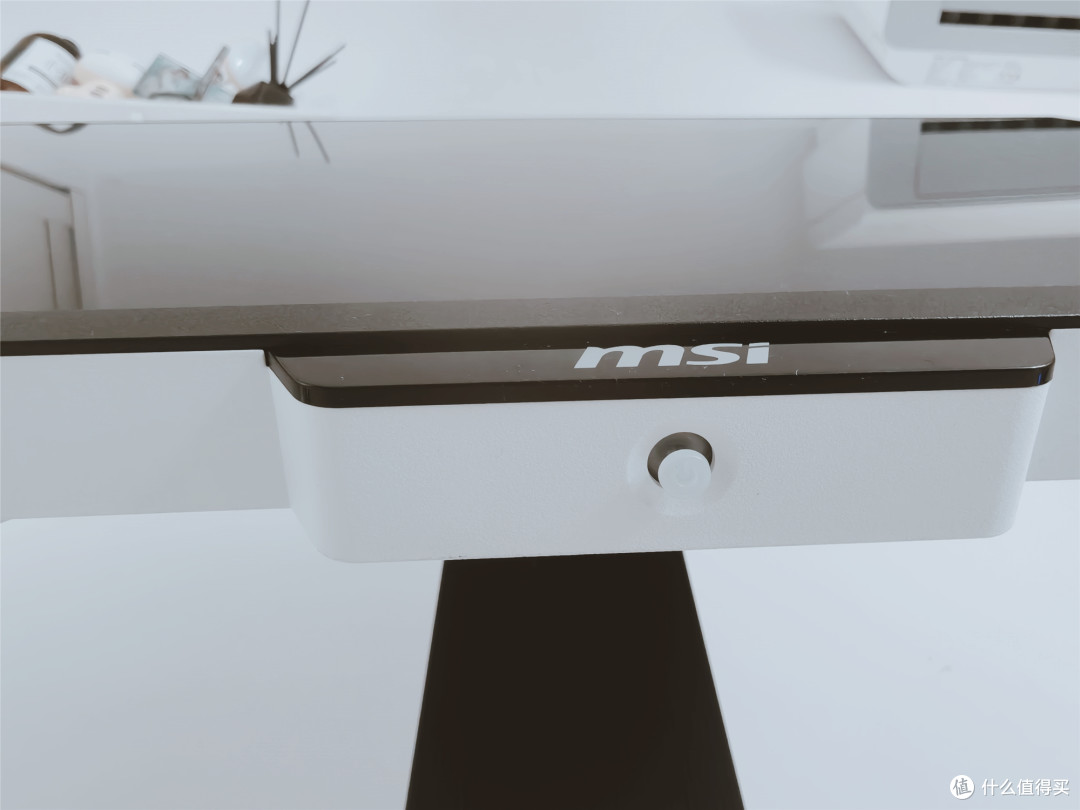 既想色彩出色,还要电竞高刷?微星白龙显示器双模切换,要的都有