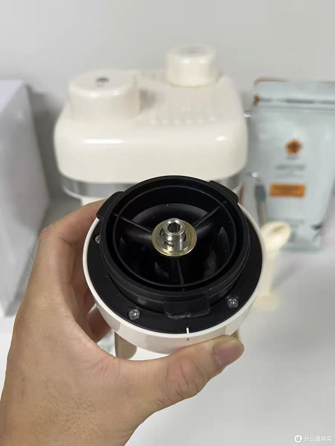 简约咖啡机打造 ins 风咖啡角