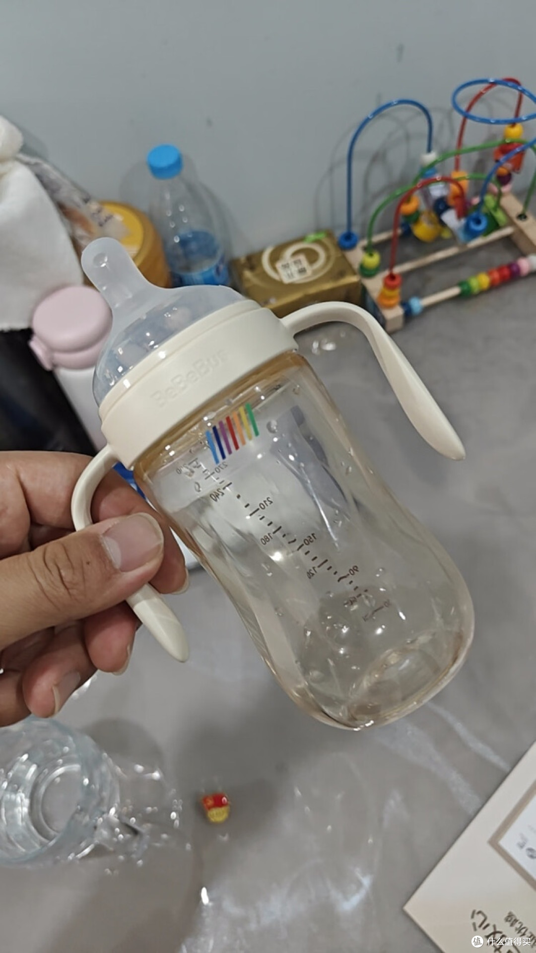 Bebus钻光300ml奶瓶,握持设计如何?