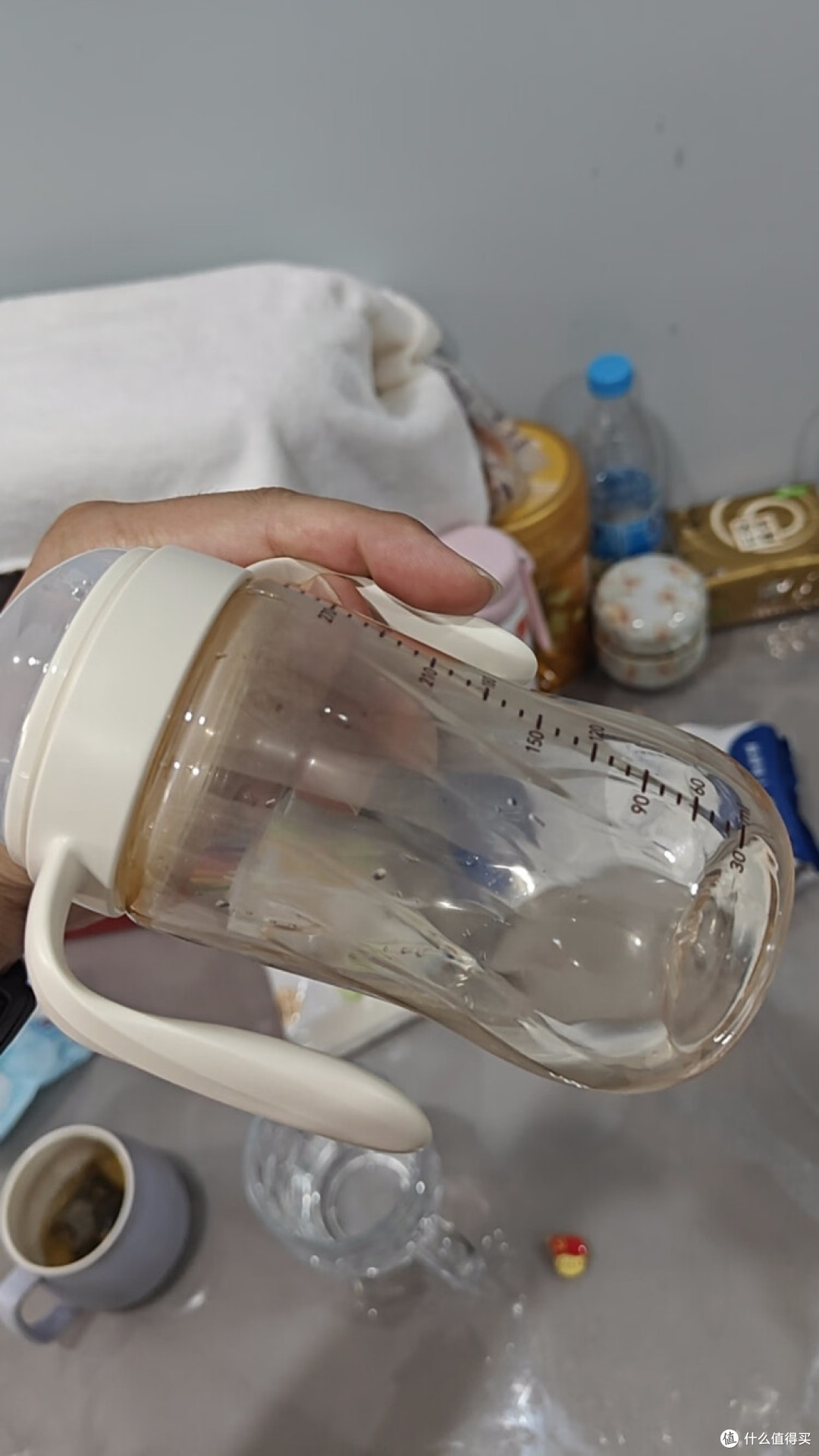 Bebus钻光300ml奶瓶,握持设计如何?