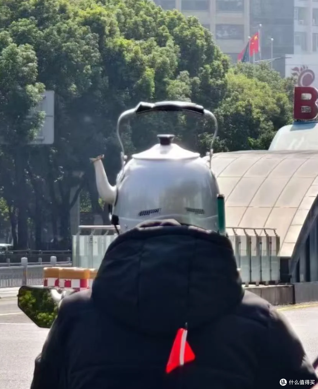 爸妈学会网购后,买到的东西太离谱了!网友:没见过世面的是我