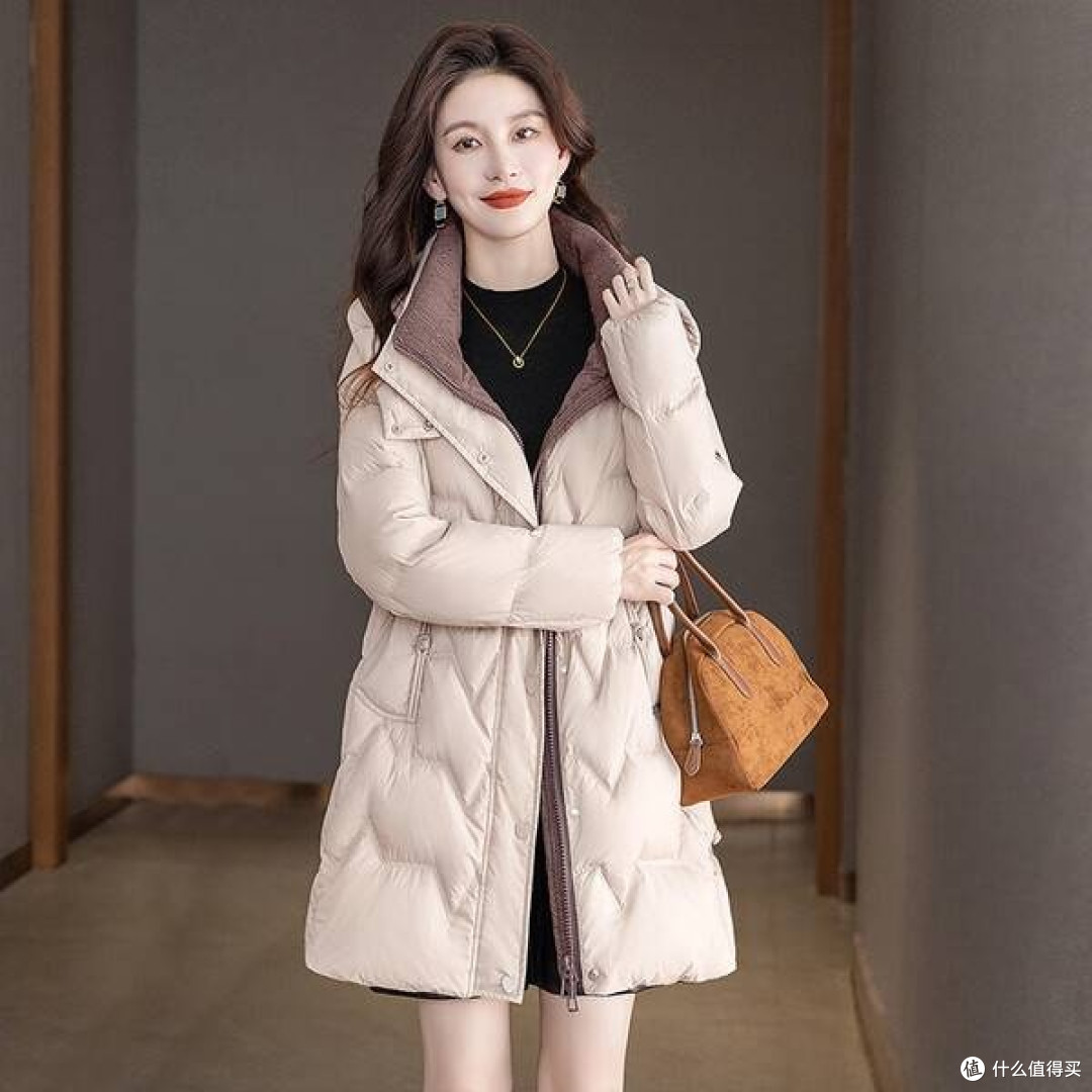 丝柏舍中长款羽绒服:冬日保暖与时尚的完美“搭子”