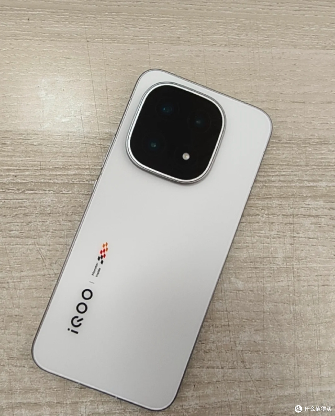 iQOO 15用了一个月,优点很实在,缺点也很烦人!