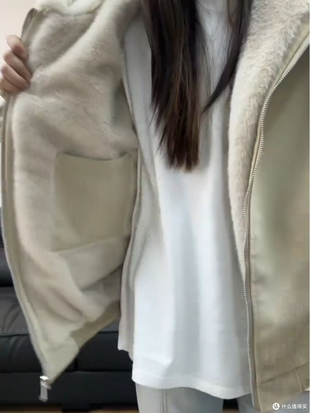 黑色PU皮连帽座山雕棉服,男女穿都绝了