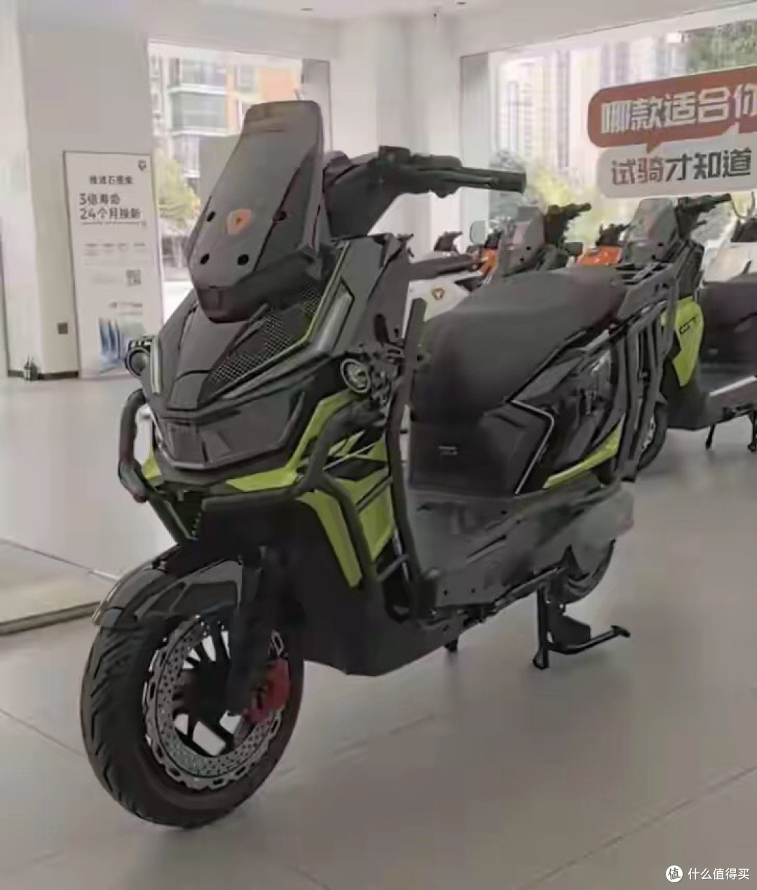 雅迪新出“赛博”电摩：3000W电机+双碟刹ABS，5000元内能拿下？