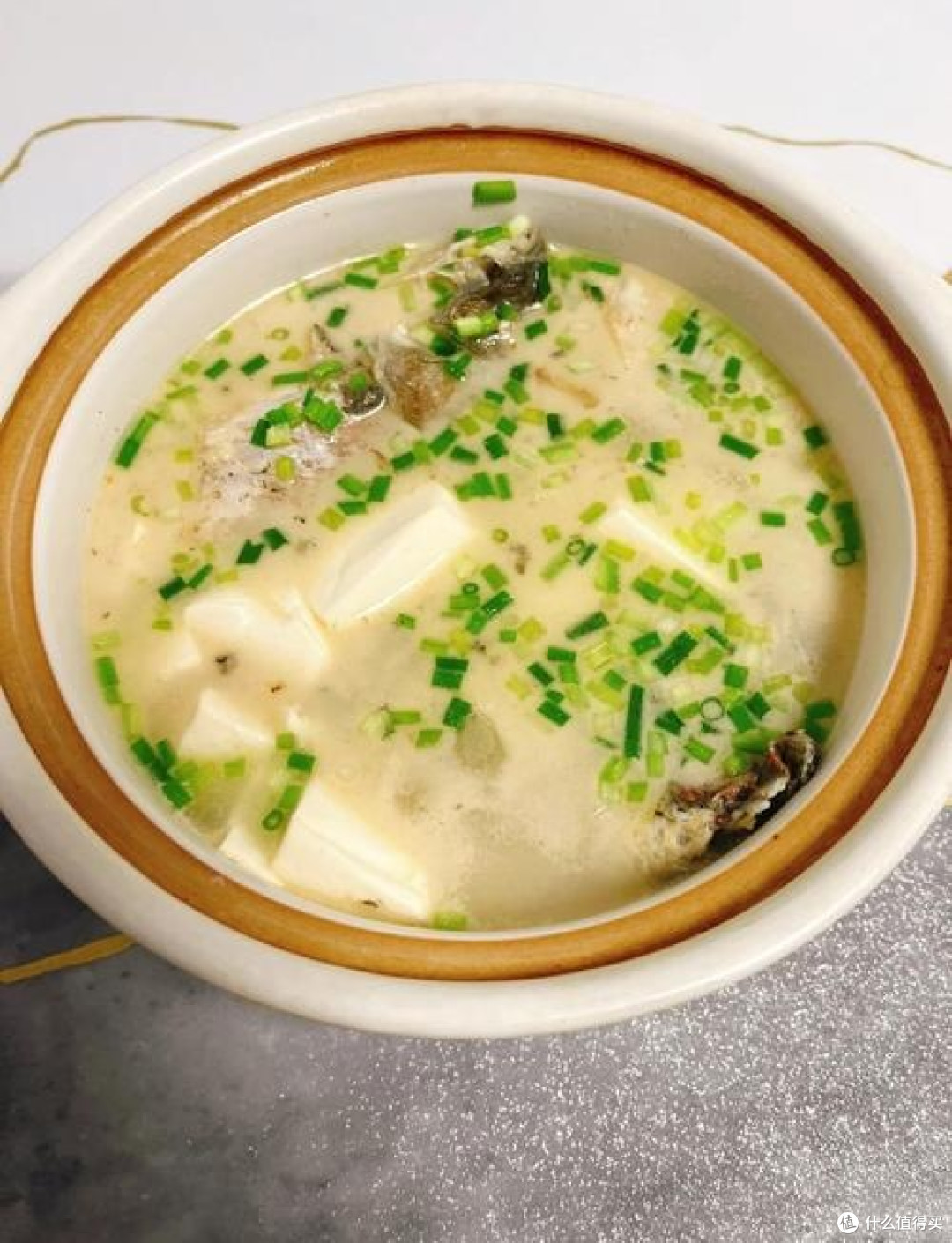 冬日暖汤：鲫鱼豆腐汤的鲜醇暖意