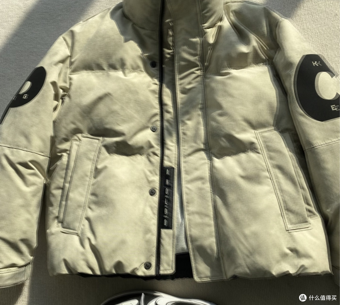 冬季潮牌羽绒服保暖又时尚