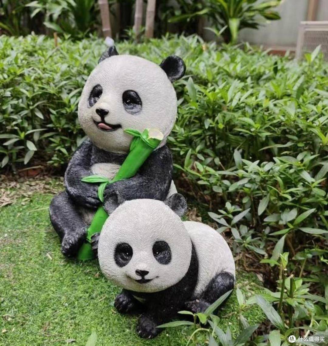 业主商家捐赠的熊猫雕塑
