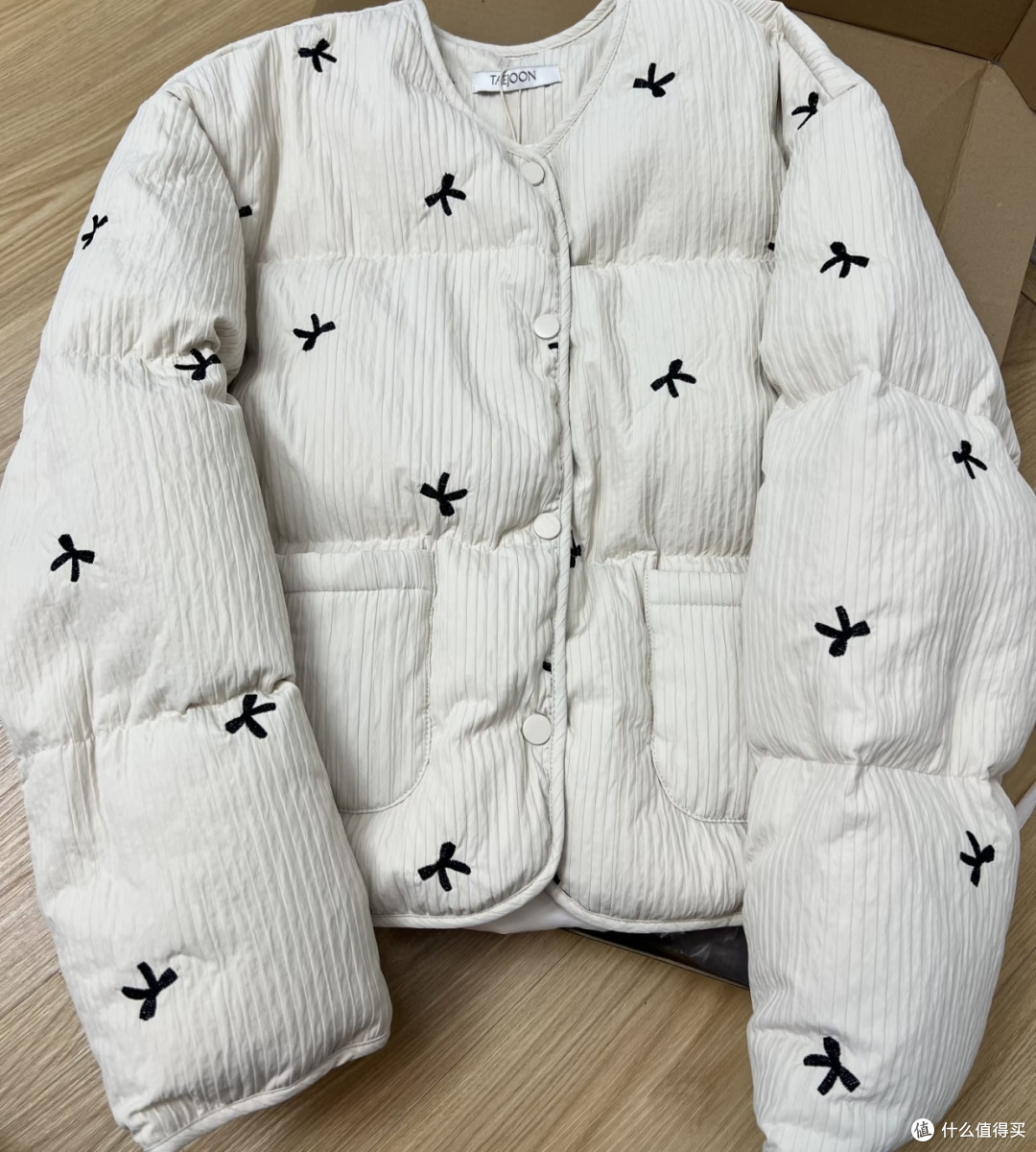 蝴蝶刺绣棉服:暖和又美观